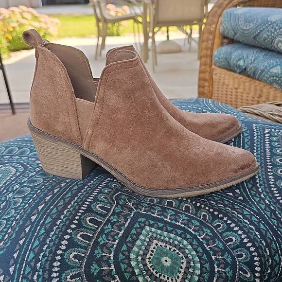 Pierre Dumas Suede Tan Ankle Boots Size 8 - Picture 2 of 10
